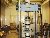 油圧サーボ式構造物疲労・応用試験装置